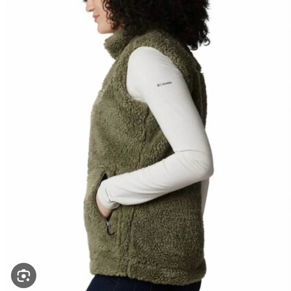 EUC Columbia Winter Pass Sherpa Vest - small - Picture 3 of 13